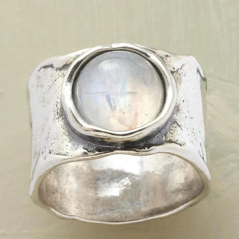 Amorette | Silver ring with moonstone