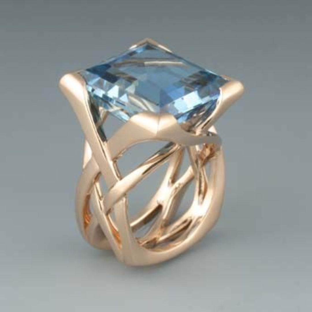 Whisper | Vintage rose gold ring with blue zirconia
