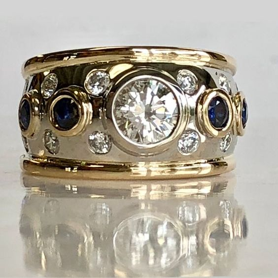 Royale Radiance | Vintage gold-encrusted zirconia ring